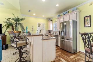 Perfect Steps to Beach Firepit Sleeps 10 - 4