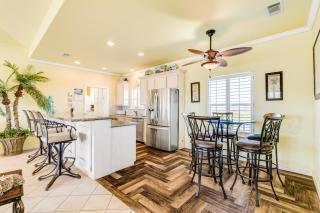 Perfect Steps to Beach Firepit Sleeps 10 - 3