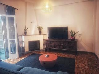 Bluewood Retreat|Cozy Vintage 3BDR Nicosia Heart - 2