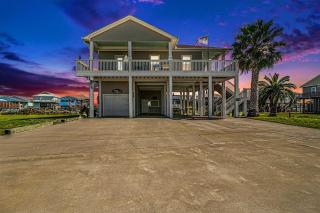 Retreat Steps to Beach Dog Haven Sleeps 12 - 6