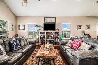 Retreat Steps to Beach Dog Haven Sleeps 12 - 4