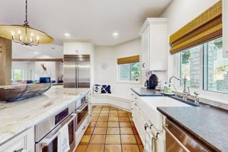 Getaway to Horseshoe Bay - 2