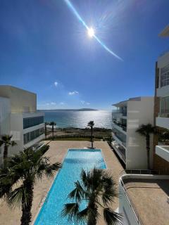 Luxury apartment with 3 pool views - 4