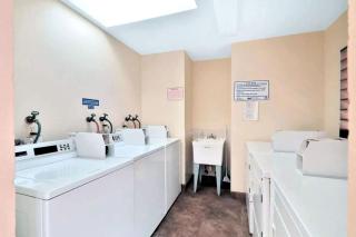 Oasis #7 Coastal Escape in Daytona Beach Shores-Walk To The Beach - 9