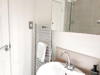 2ndHomeStays- Bilston- Contractors Friendly Townhouse - 6