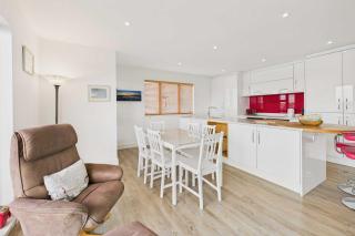 Host & Stay - Becalmed - 4