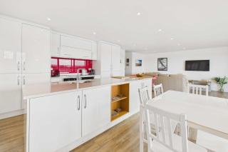 Host & Stay - Becalmed - 3