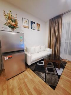 A family room at Lumpini Ville Sukhumvit 101-1 by Pikul - 3