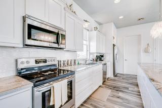 Luxury Beachfront Hot Tub Firepit & Tiki bar - 1