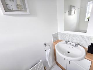 2ndHomeStays- Bilston- Contractors Friendly Townhouse - 4