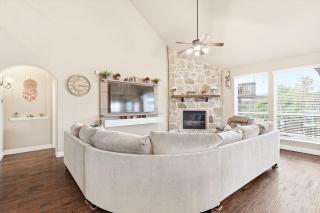 5BD 4BA Entertainment Hub - Playground Cinema Gym - 3