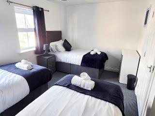 2ndHomeStays- Bilston- Contractors Friendly Townhouse - 5