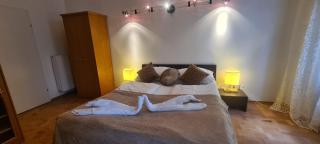 Cozy 2BR shared Apartment City Retreat Prime Central Location - 6