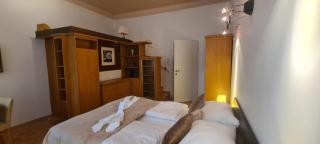 Cozy 2BR shared Apartment City Retreat Prime Central Location - 3