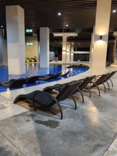 Staycation hosted by Cozypura near MOA, Airport, with Netflix and FREE WIFI with pay parking - 4