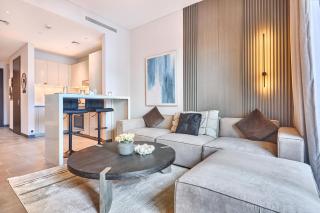 STAY BY LATINEM Luxury 1BR plus study Holiday Home CC 2408 - 0