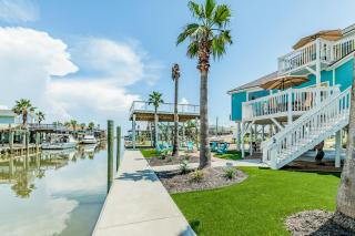 Dream Canal Front Firepit Kayking & Fishing - 9