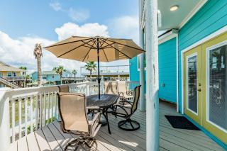 Dream Canal Front Firepit Kayking & Fishing - 3