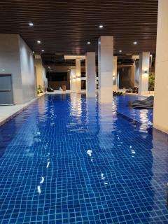 Staycation hosted by Cozypura near MOA, Airport, with Netflix and FREE WIFI with pay parking - 8