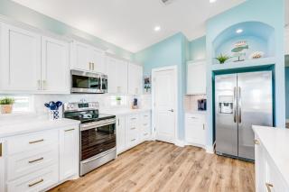 Paradise Steps to Beach Large Deck Dog Haven - 1