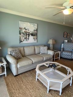 Royale Towers B105 - 1