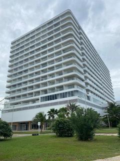 Moderno Apto cerca del Mar y Aeropuerto - 8