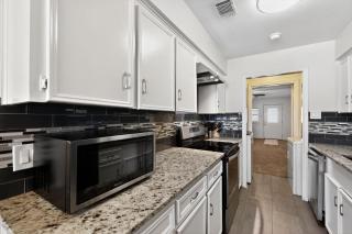 Radiant 3BR 2BA Dallas Home, Near DFW, AT&T Stadium, Six Flags With Mini-Golf - 1