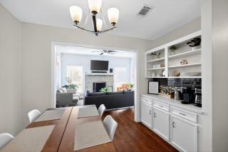 Vibrant 3BR Dallas Home, Near DFW, With Family-Friendly Amenities - Irving - 4