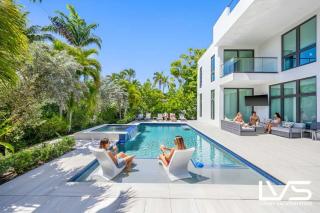 LVS Villa Blanco 5BR Coastal Oasis with Rooftop Sunset Deck Heated Pool Spa & Walk-to-Beach Access - 8