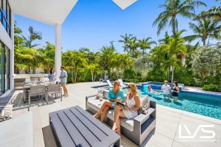 LVS Villa Blanco 5BR Coastal Oasis with Rooftop Sunset Deck Heated Pool Spa & Walk-to-Beach Access - 7