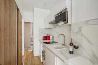 Lavie Maison Eiffel AC Hot Tub - 2