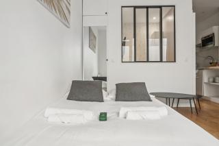 Lavie Maison Eiffel AC Hot Tub - 3