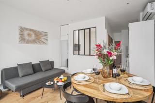 Lavie Maison Eiffel AC Hot Tub - 0