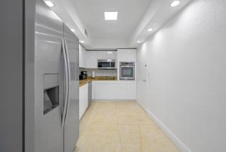 Beachfront views, breathtaking spacious apartment - Hollywood - 2