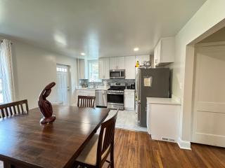 Spacious Cozy Entire House in DC - 6