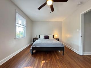 Spacious Cozy Entire House in DC - 7