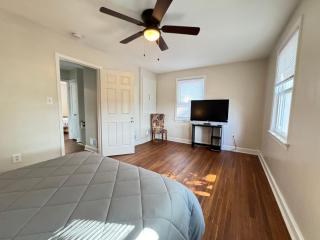 Spacious Cozy Entire House in DC - 9