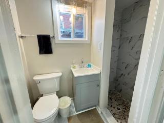 Spacious Cozy Entire House in DC - 8