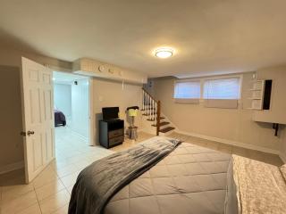 Spacious Cozy Entire House in DC - 3