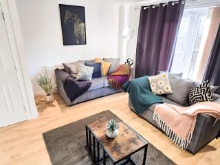 2ndHomeStays- Bilston- Contractors Friendly Townhouse - 0