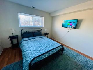 Cozy 2br, 2ba Apartment In Elkins Park - 1