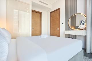 STAY BY LATINEM Luxury 1BR plus study Holiday Home CC 2408 - 3