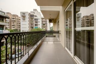 Royal Studio Golf Course Road - 8