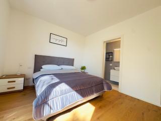 Modern penthouse in Treviso with terrace and garage - 3