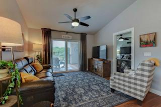 Table Rock Lookout Duo - Spacious Balcony - 8