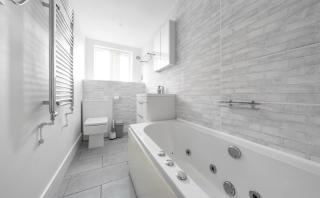 Spacious city centre Flat in the heart of Chester - 3