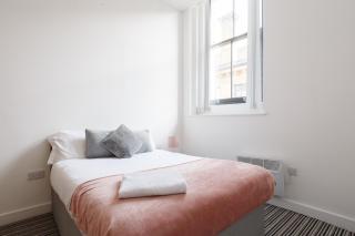Modern City Centre Apartment in Bradford - 0