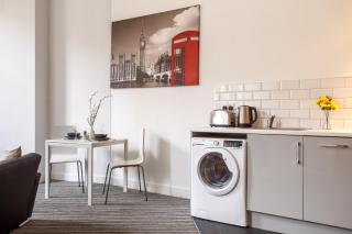 Modern City Centre Apartment in Bradford - 9