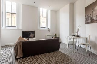 Modern City Centre Apartment in Bradford - 8