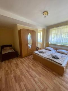 Dom nad Wisłą - pobyty rodzinne, grupowe, terapie - 1